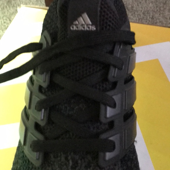 UltraBOOSTM - Picture 2 of 3